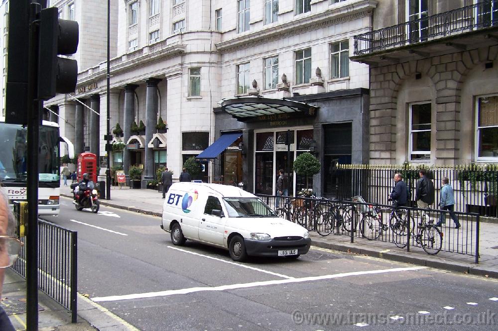 BT Escort van Piccadily 281005.JPG